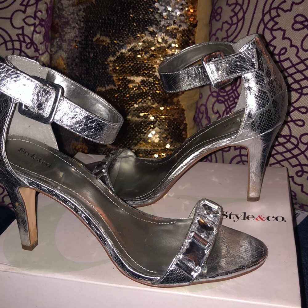 silver sandals with a medium size heel. with gems.